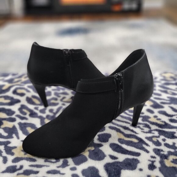 Booties by GLORIA VANDERBILT Memory Foam Side Zipper Suede/Leather- Size 9 - Picture 1 of 7